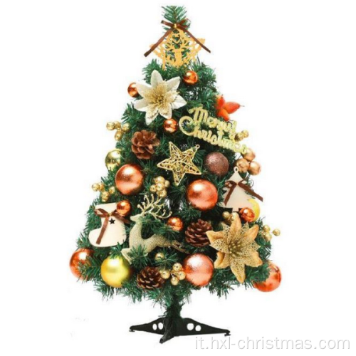 Piccolo albero artificiale all&#39;aperto delle luci di Natale